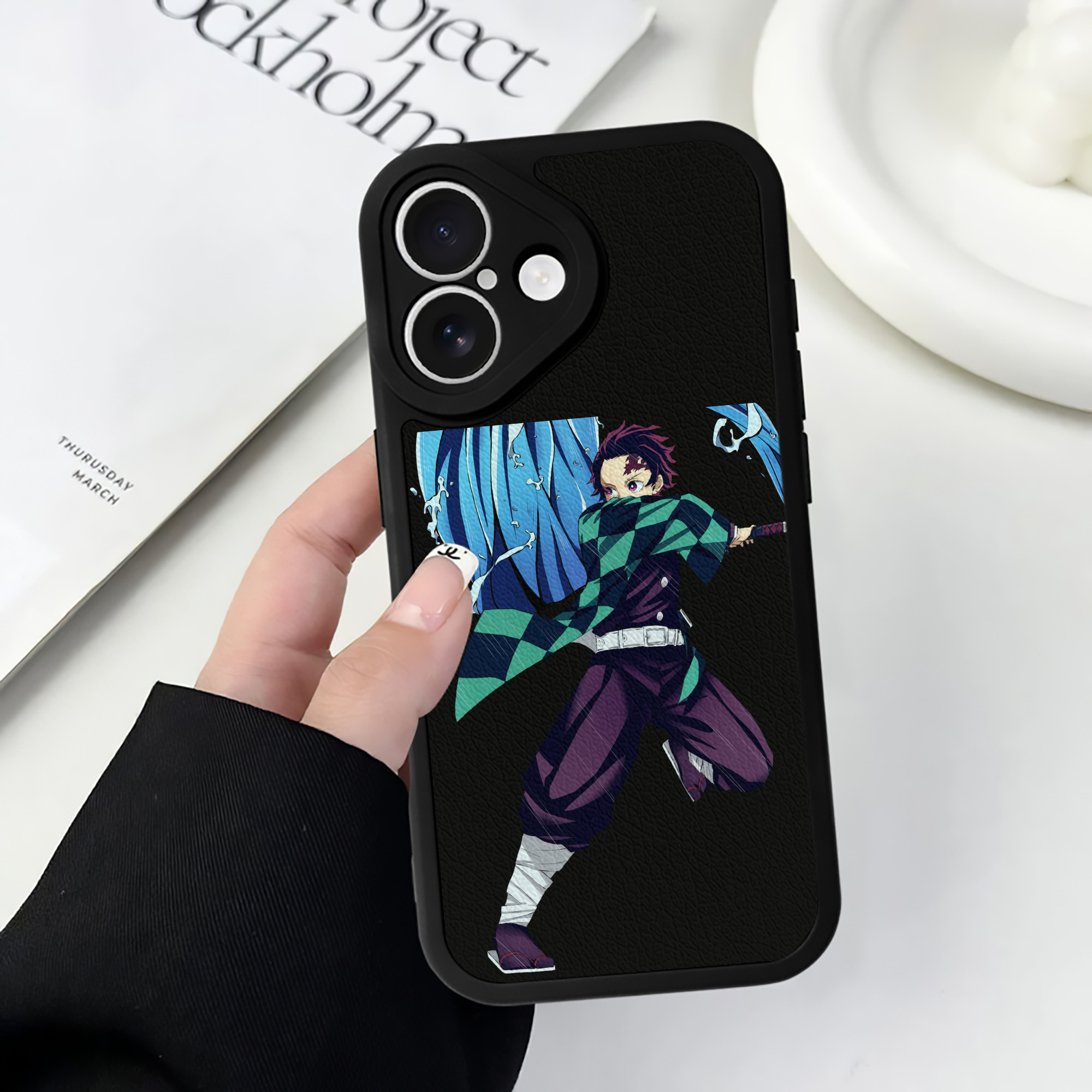 （画像用） 鬼滅の刃 竈門 炭治郎／かまど たんじろう Kamado Tanjirou 【iPhone 16シリーズ対応】シリコンスマホケース（レザー調） 材質：シリコン